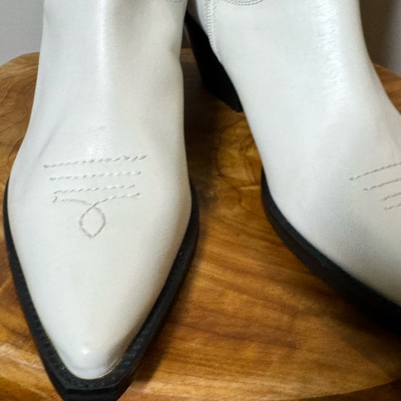 NWOT Matisse Leather White Women's Western Ankle Boots 9M - Picture 9 of 11